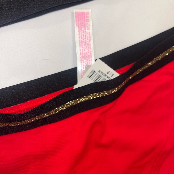 Victoria’s Secret bra & panty Christmas set - Picture 5 of 5